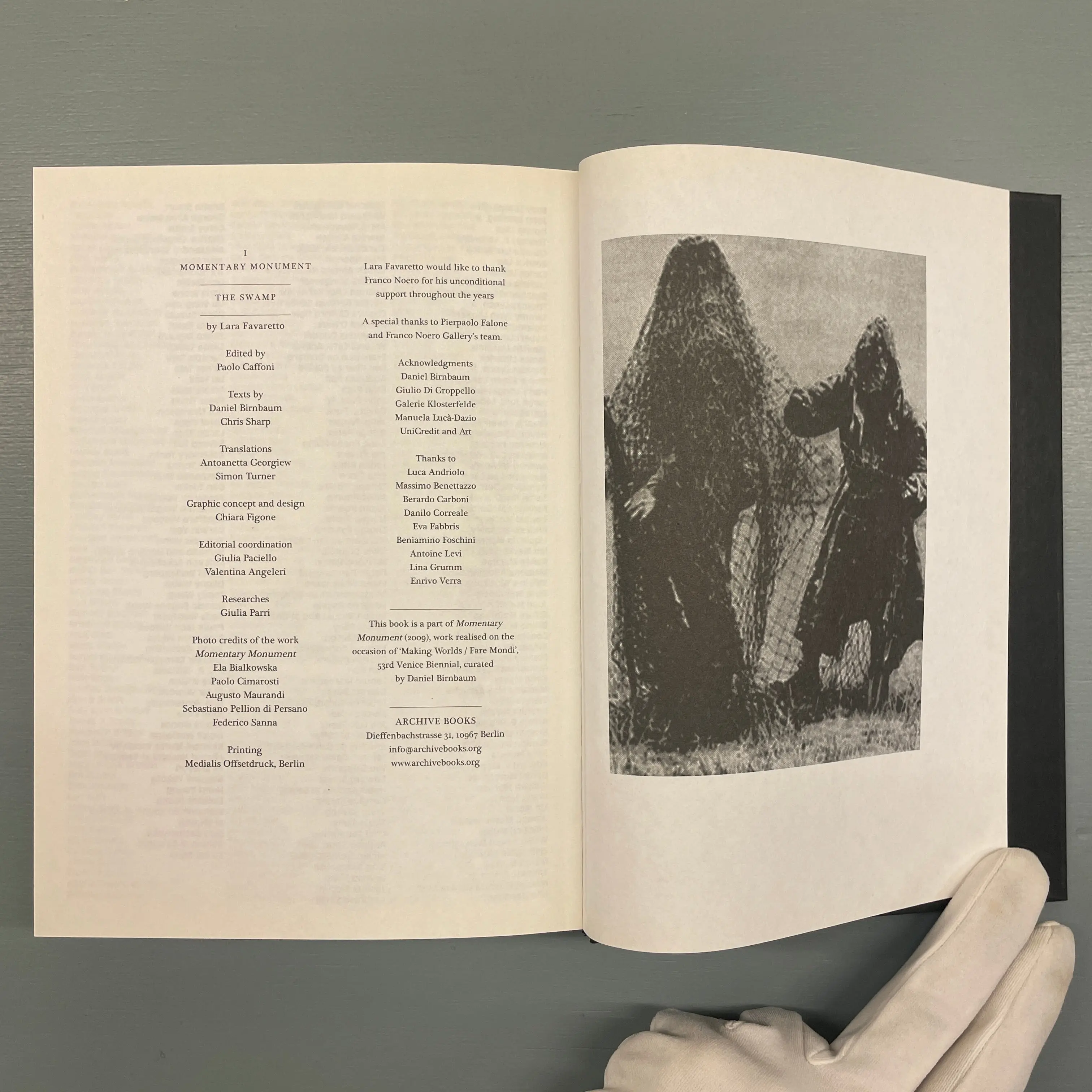 Lara Favaretto - Momentary Monument 1 - Archive books 2010 - Image 10